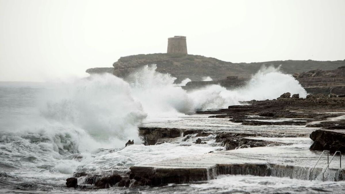 Llega la borrasca Blas a España: aviso naranja en el Mediterráneo por olas de 7 metros y fuertes vientos