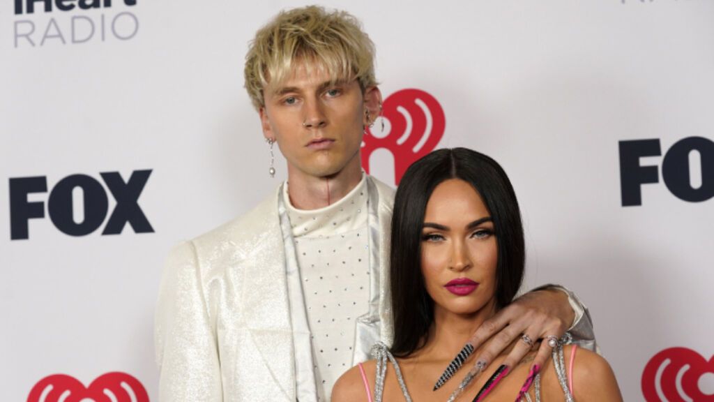 Megan Fox sale con el rapero Machine Gun Kelly.