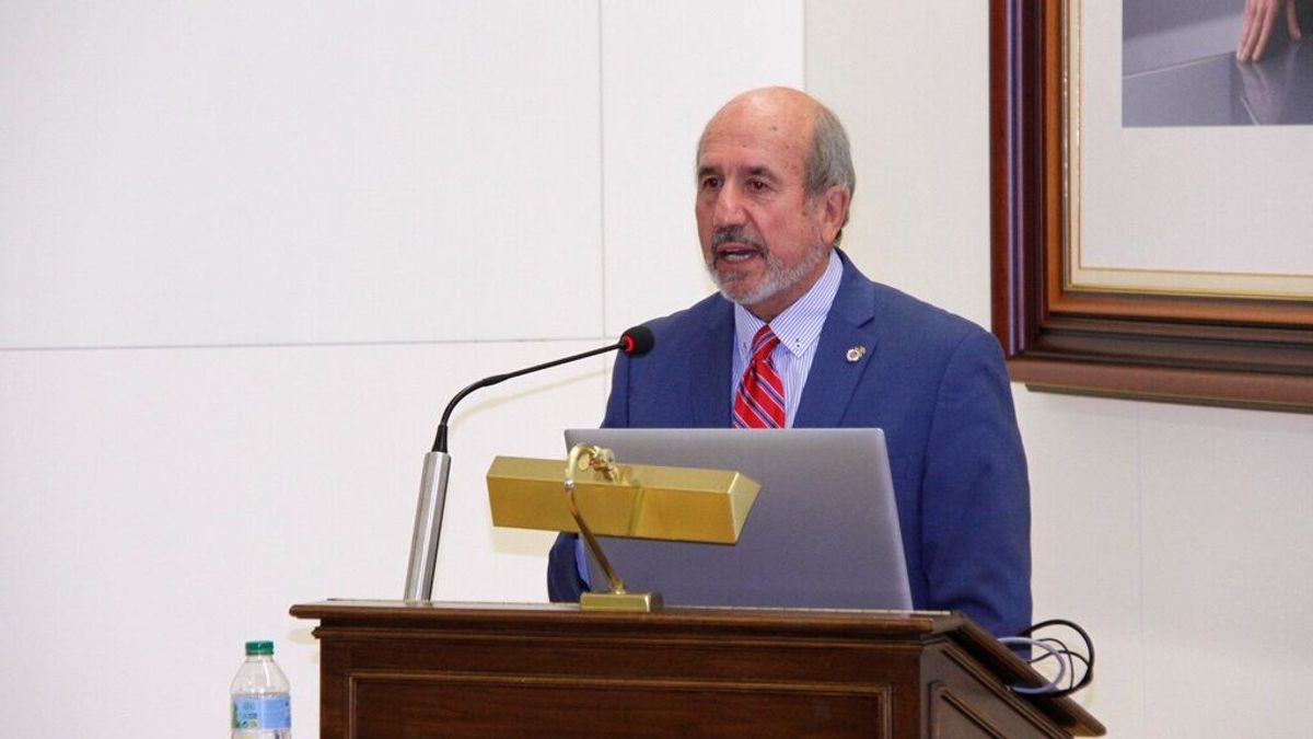 Mariano Esteban habla en Granada de "momento histórico" y de lecciones de la pandemia Mariano Esteban habla en Granada de "momento histórico" y de lecciones de la pandemia