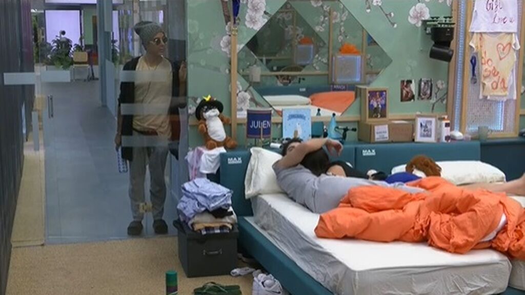 Luis espía a la pareja