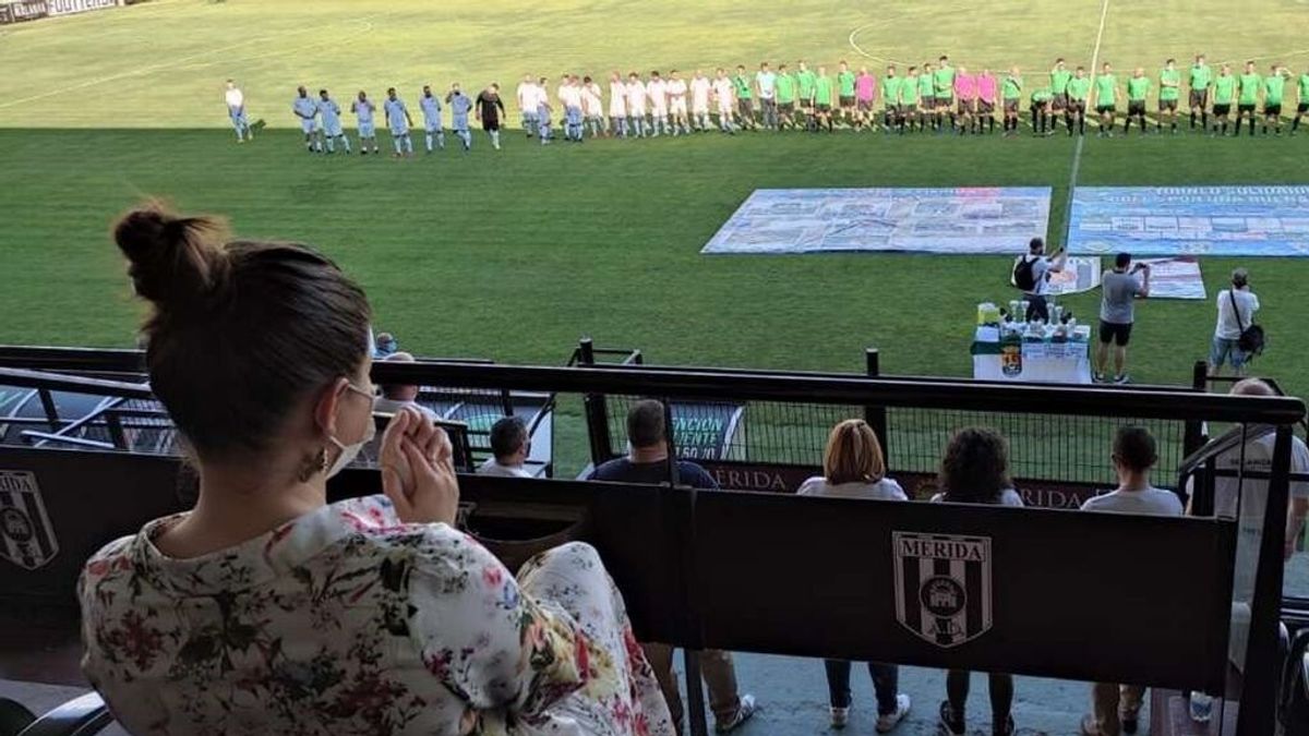 La Guardia Civil registra diez clubes de fútbol de Segunda B por posible fraude La Guardia Civil registra diez clubes de fútbol de Segunda B por posible fraude