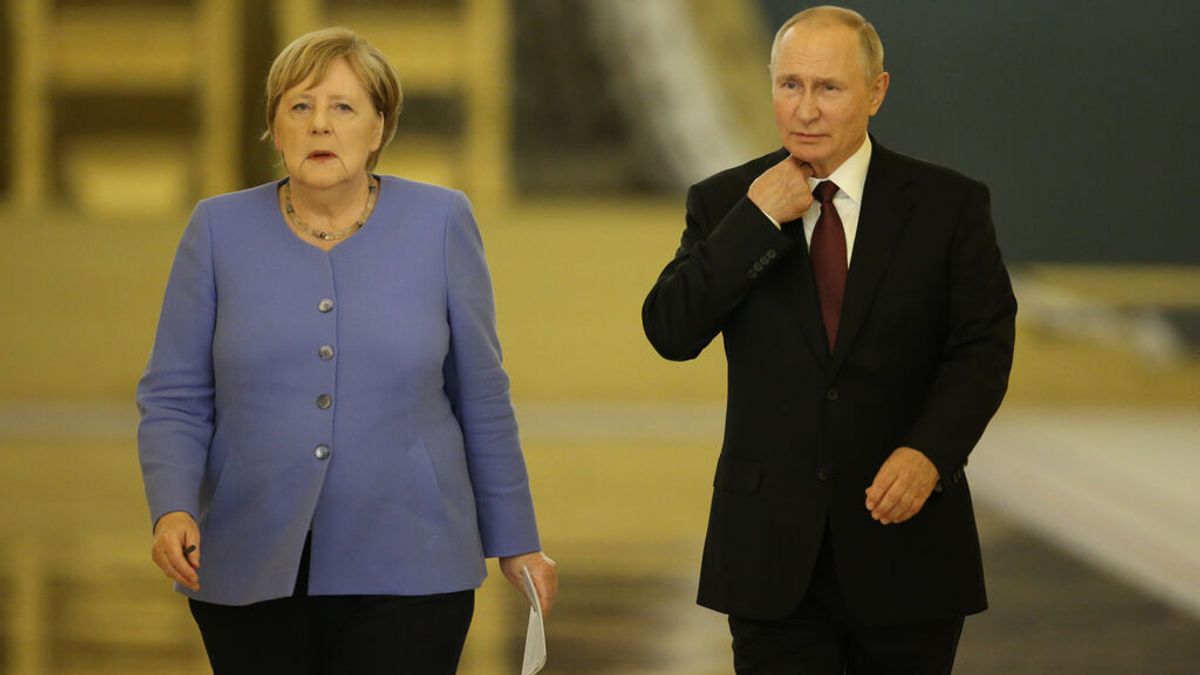 Merkel pide a Putin que presione a Bielorrusia por la crisis migratoria en la frontera con Polonia