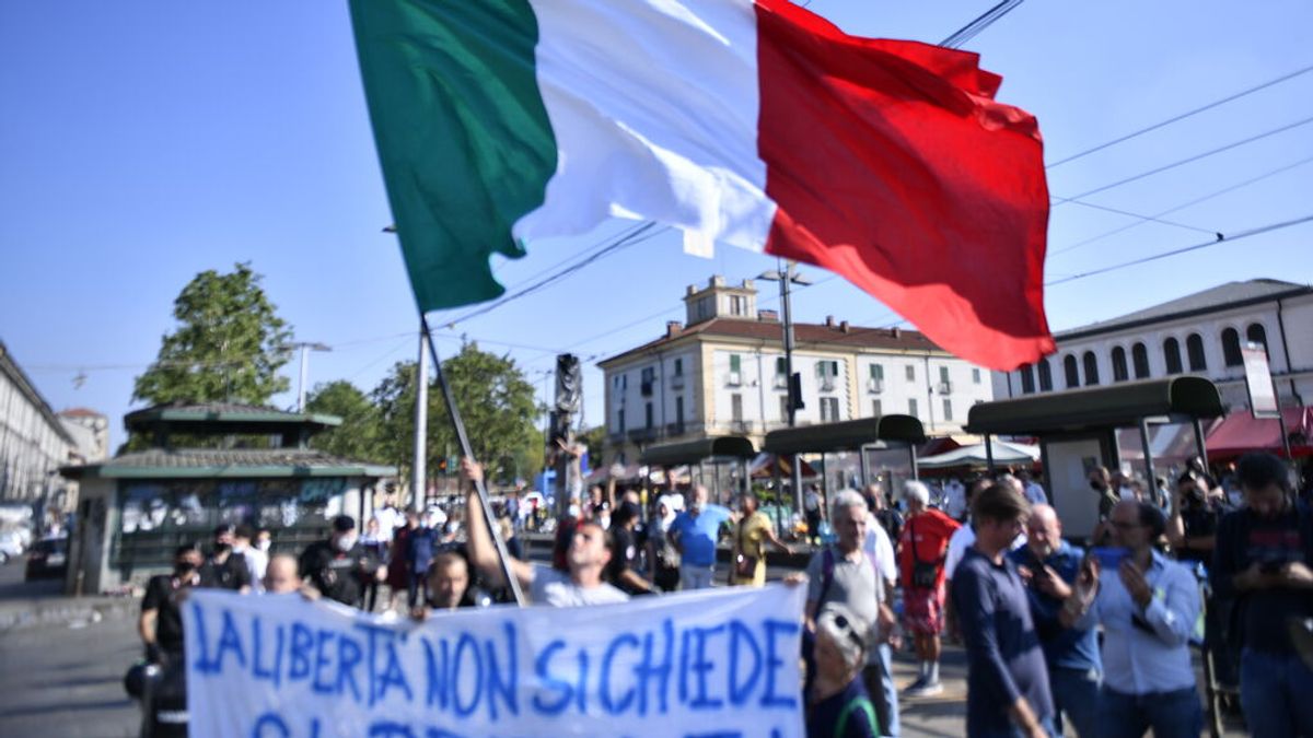 Italia prohíbe manifestaciones de los antivacunas en el centro de las ciudades Italia prohíbe manifestaciones de los antivacunas en el centro de las ciudades