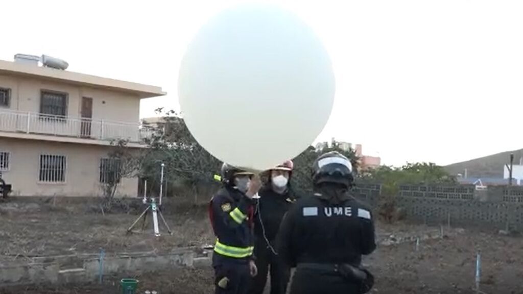Lanza un globo aerostático que mide la calidad del aire en la erupción de La Palma