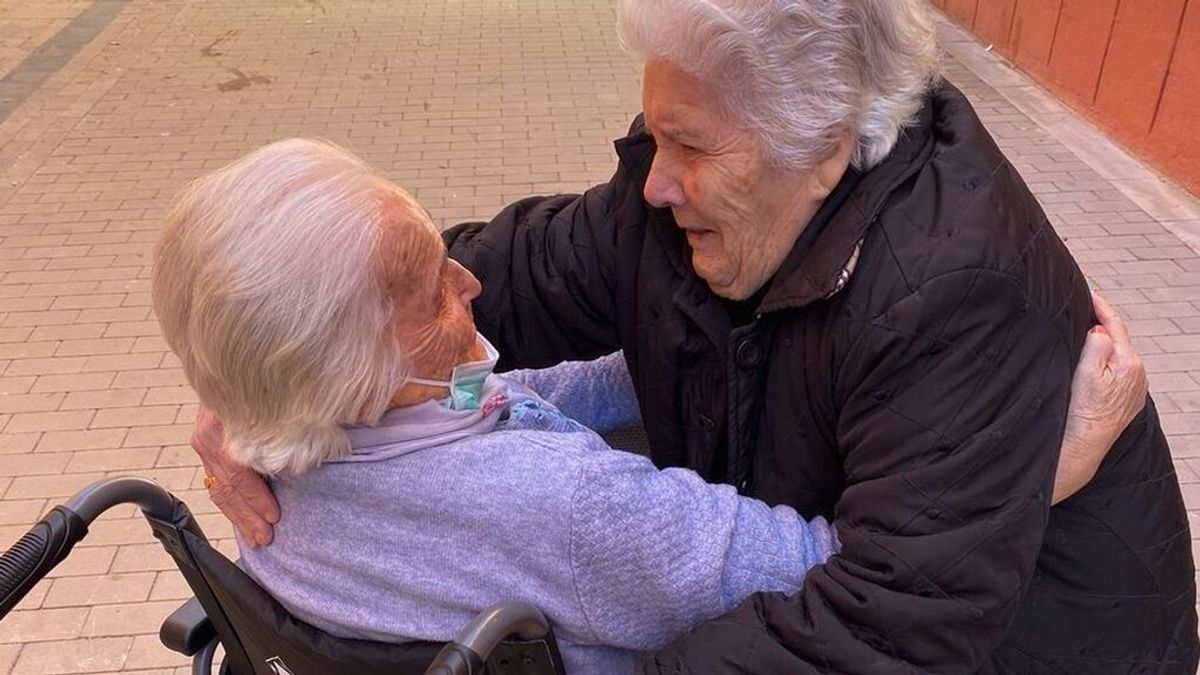 El reencuentro de dos primas de 100 años tras diez sin verse: "Nos vemos aquí abajo o allí arriba"