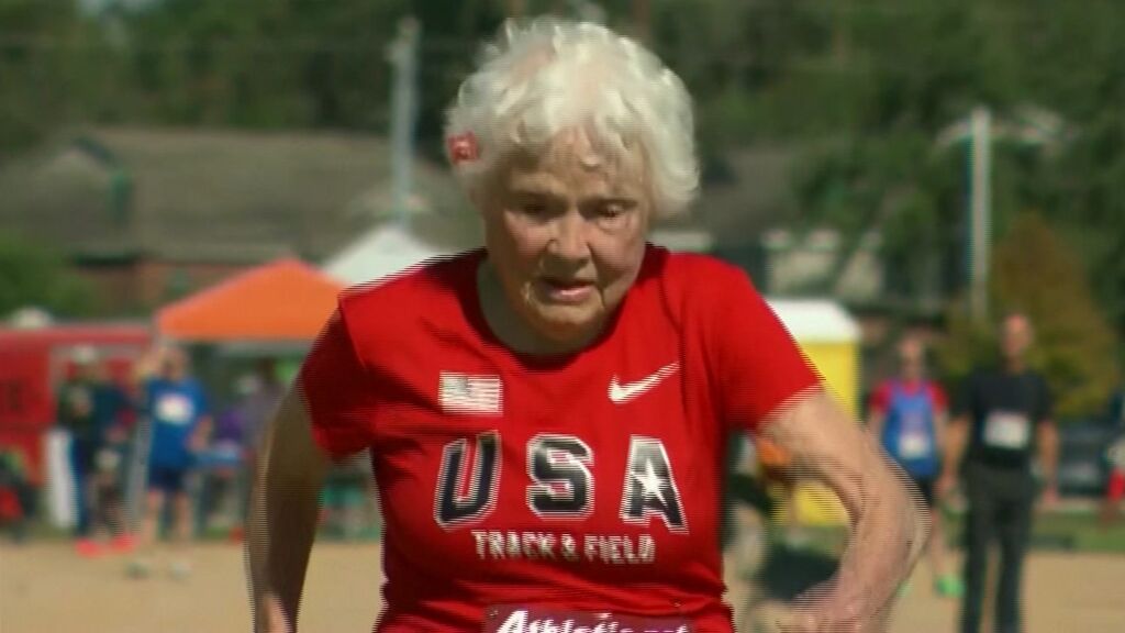 Julia Hawkins logra una gesta deportiva a sus 105 años: correr una carrera de 100 metros lisos