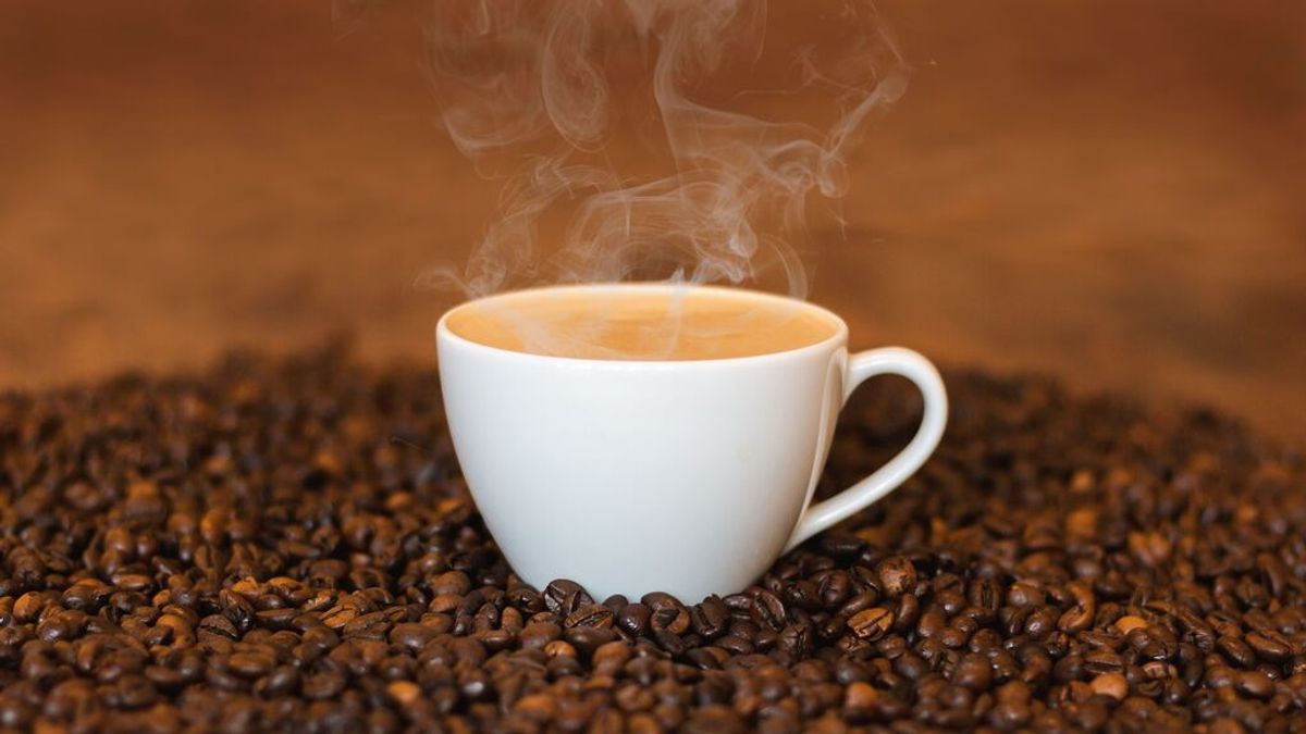 Café o té en el desayuno: una taza podría eliminar el riesgo de demencia, según un estudio