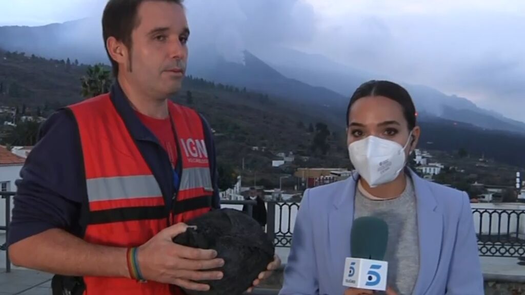 El técnico del IGN, Rubén López, explica el aumento de la actividad del volcán de las últimas horas