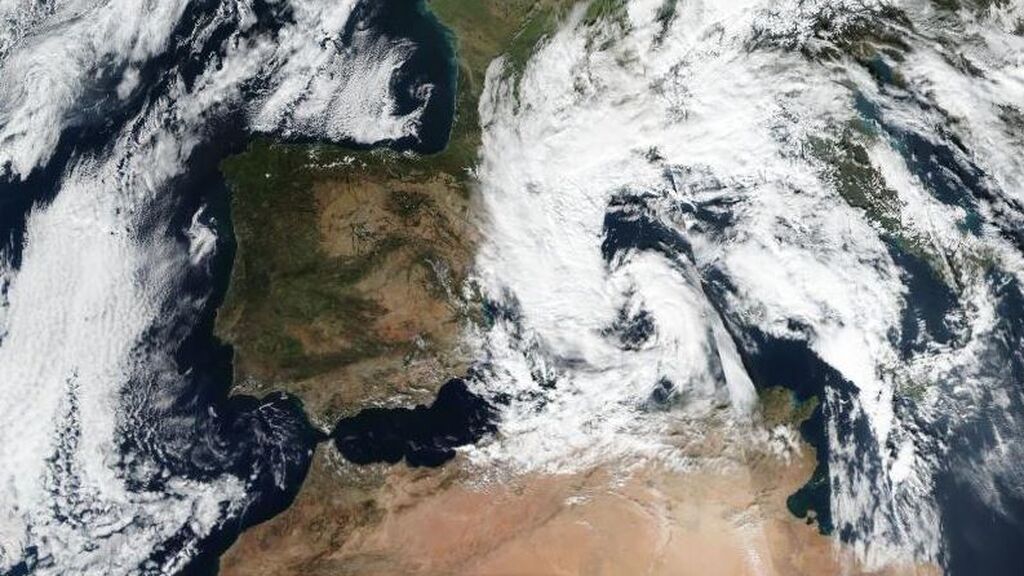 Alerta en el Mediterráneo: la borrasca Blas coge fuerza y amenaza con convertirse en un "medicane"