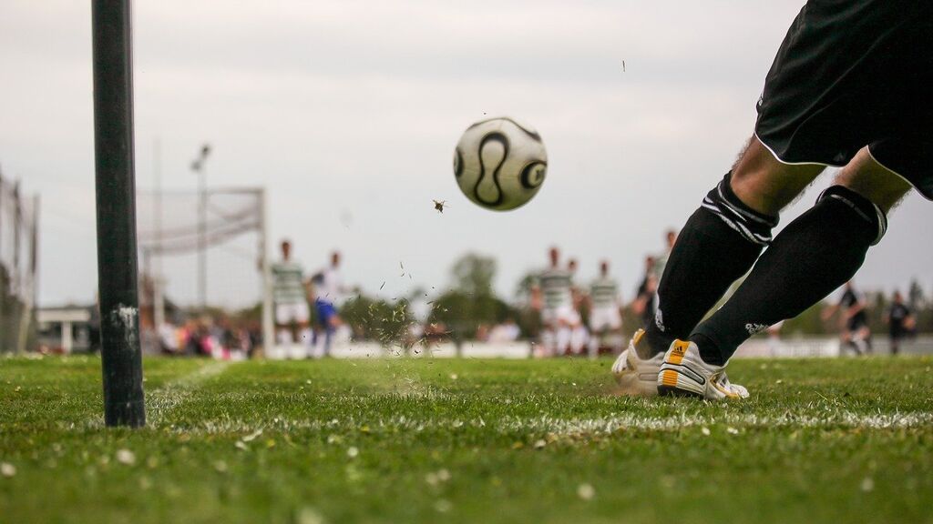Corazón y fútbol: cuándo te tienes que preocupar si en las pachangas con los amigos te sientes raro