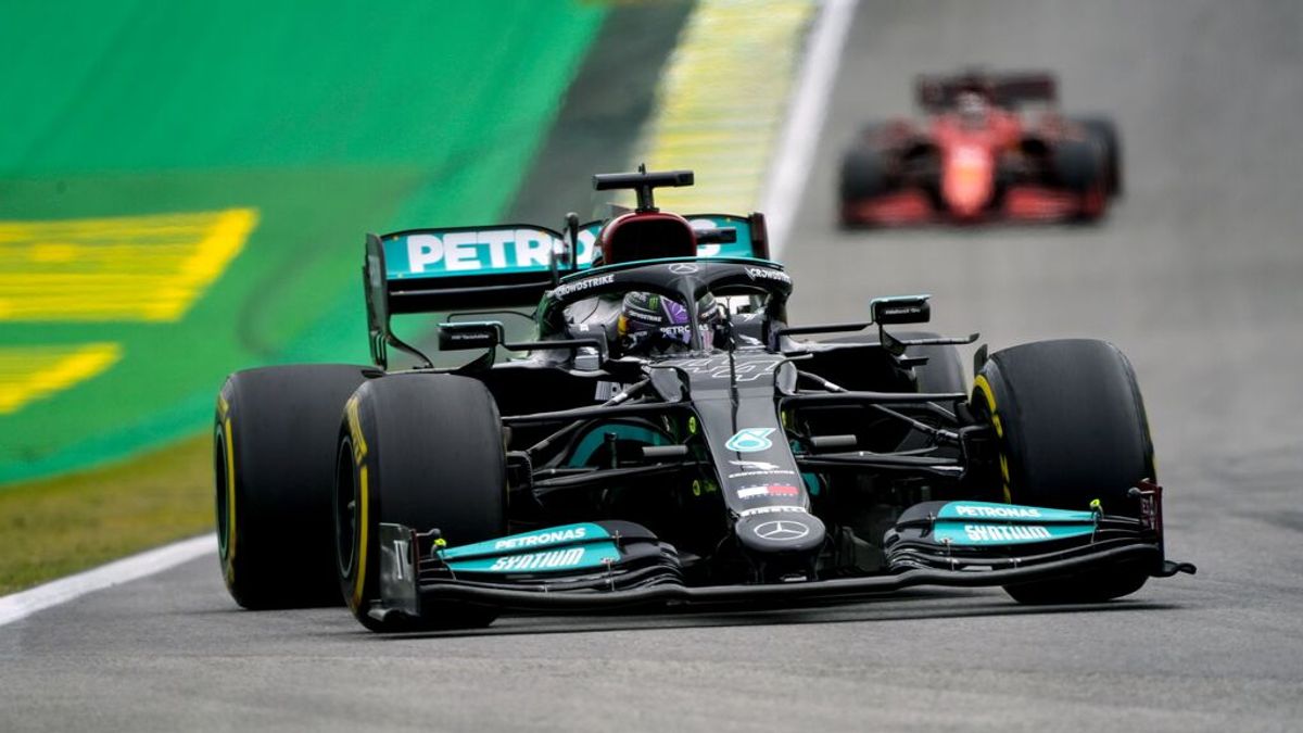 Hamilton no se da por vencido y consigue la 'pole' en Brasil: Sainz, sexto y Alonso, décimo Hamilton no se da por vencido y consigue la 'pole' en Brasil: Sainz, sexto y Alonso, décimo