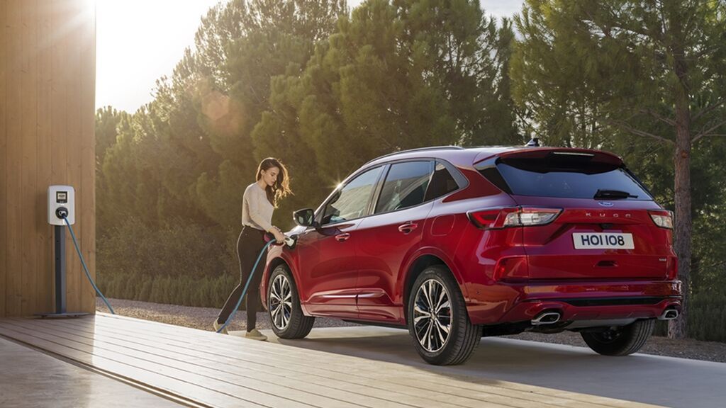 2019_FORD_KUGA_CHARGING