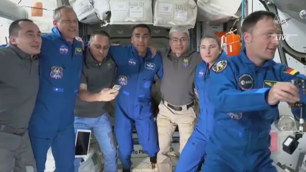 Cuatro astronautas llegan a la Estación Espacial Internacional a bordo de una cápsula de SpaceX