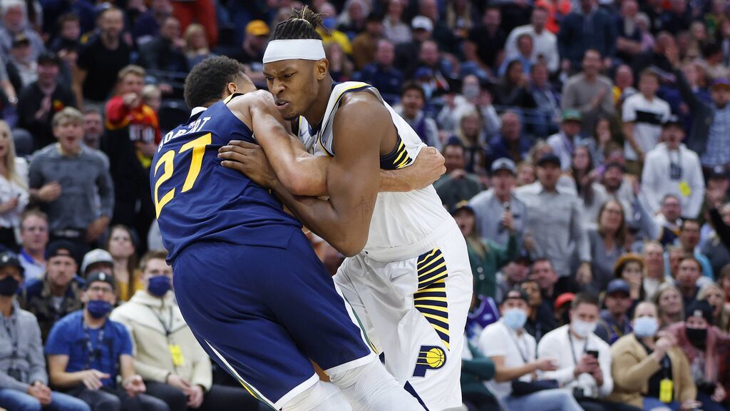 Gobert y Turner se enzarzaron en un pelea en el Jazz - Pacers.