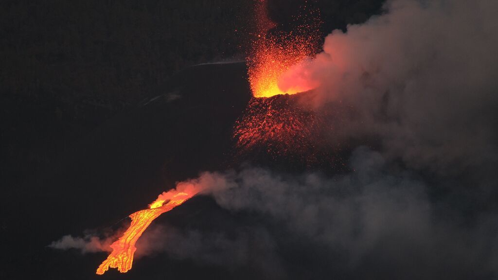 Primera víctima mortal por el  volcán de La Palma: un vecino al que se le cayó encima el techo de su casa