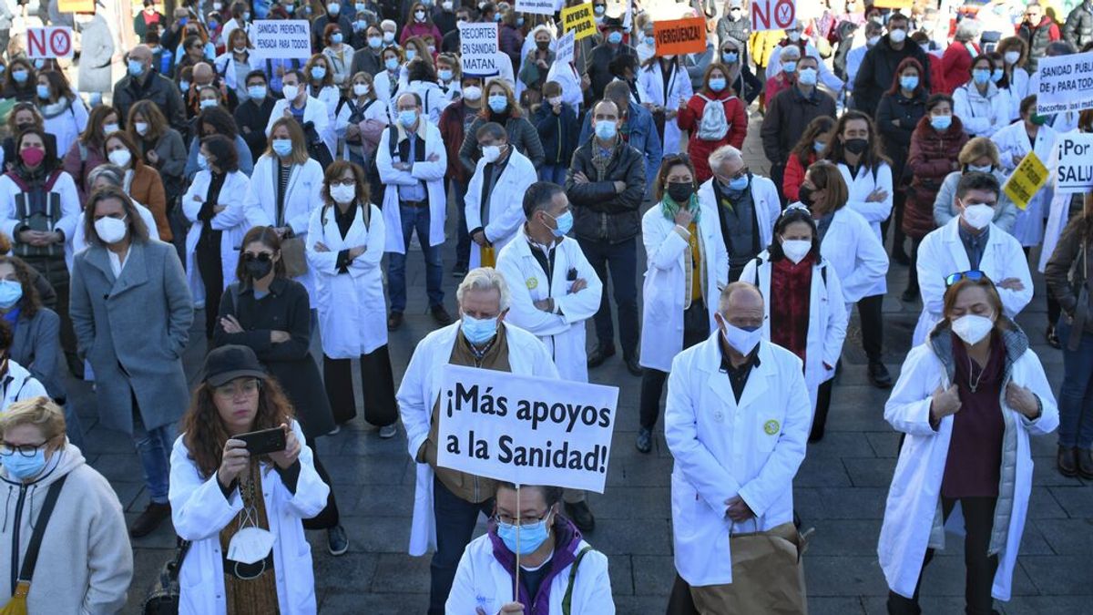 Marea de 'batas blancas' para reclamar más médicos en Atención Primaria en la Comunidad de Madrid