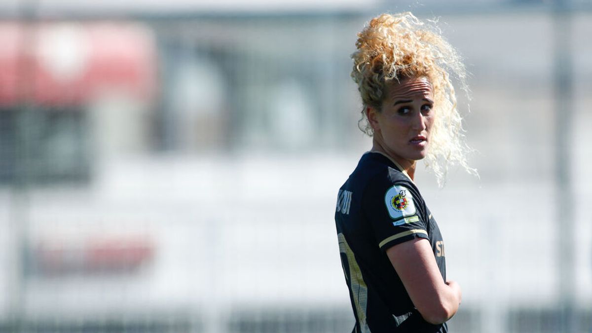 La Policía francesa cree ahora que un exnovio de la jugadora del PSG Kheira Hamraoui pudo estar tras su agresión La Policía francesa cree ahora que un exnovio de la jugadora del PSG Kheira Hamraoui pudo estar tras su agresión