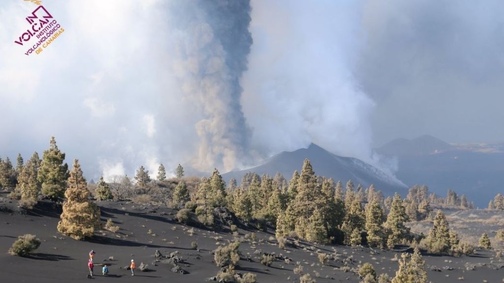 Las imágenes más impresionantes del volcán de La Palma tras nueve semanas de erupción