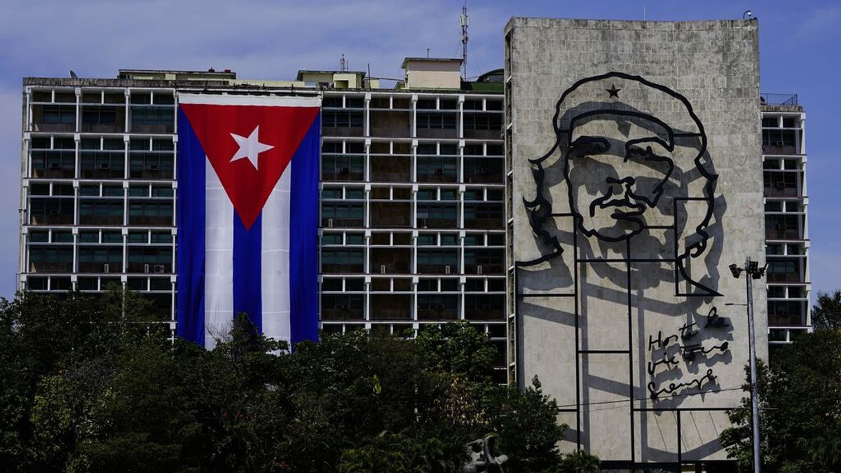 Cuba devuelve las acreditaciones a dos periodistas de la agencia EFE, pero otros cuatro siguen sin los permisos Cuba devuelve las acreditaciones a dos periodistas de la agencia EFE, pero otros cuatro siguen sin los permisos