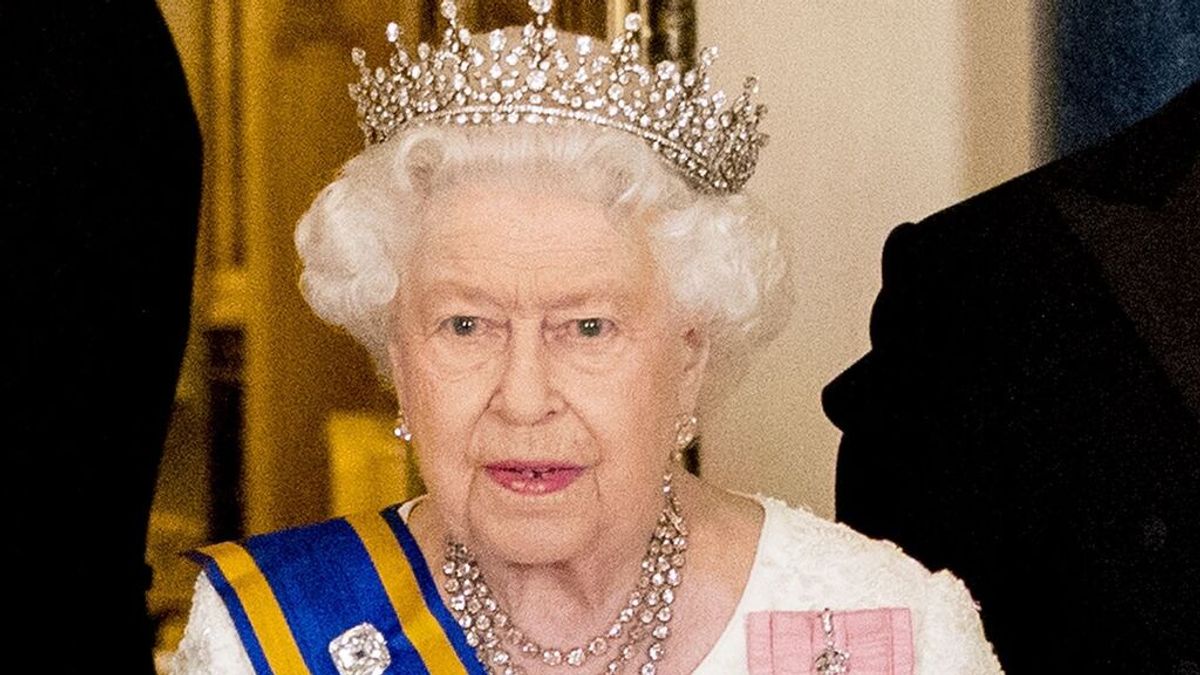La reina Isabel II anula su agenda por razones de salud