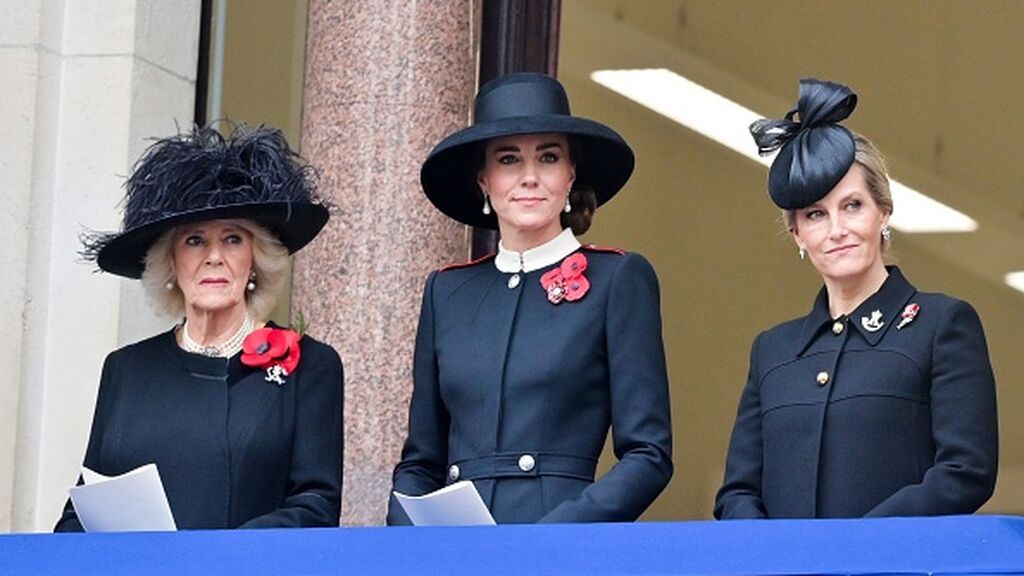 Kate Middleton ocupa el centro del balcón ante la ausencia de Isabel II en el Día del Recuerdo