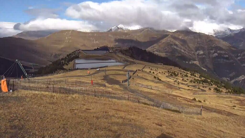 Un parque solar de dos hectáreas rompe la paz en la frontera España-Andorra "por cuestión de metros"
