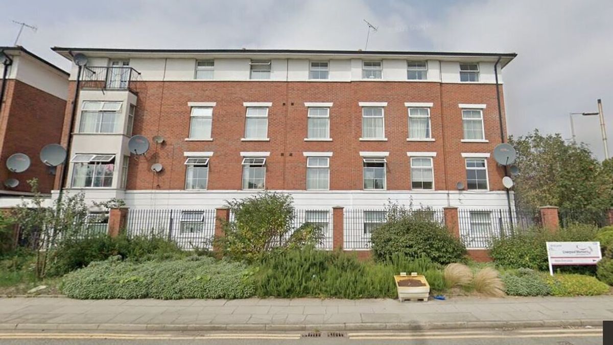 Al menos un muerto y un herido por la explosión de un coche frente a un hospital de Liverpool Al menos un muerto y un herido por la explosión de un coche frente a un hospital de Liverpool
