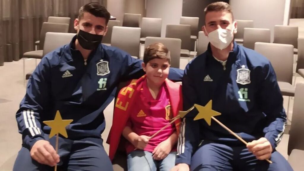Miguel Ángel, el niño con cáncer  que celebró con Álvaro Morata la victoria de España ante Suecia