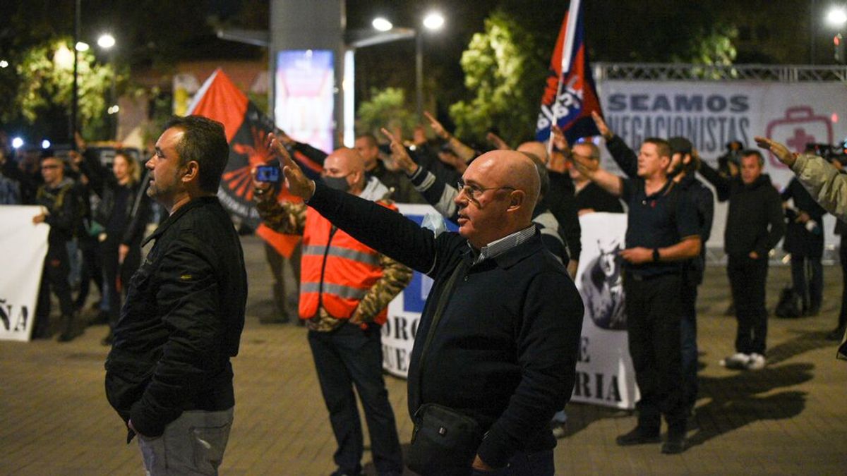 El Consell investiga la marcha ultraderechista del sábado en València por si hubo enaltecimiento del franquismo El Consell investiga la marcha ultraderechista del sábado en València por si hubo enaltecimiento del franquismo