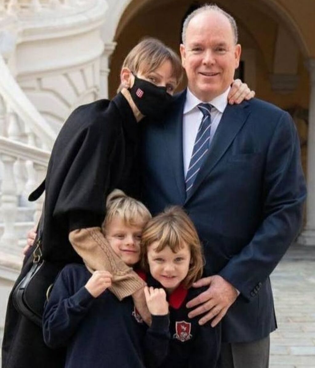 La foto con la que los Grimaldi celebraron el regreso de Charlene a Mónaco