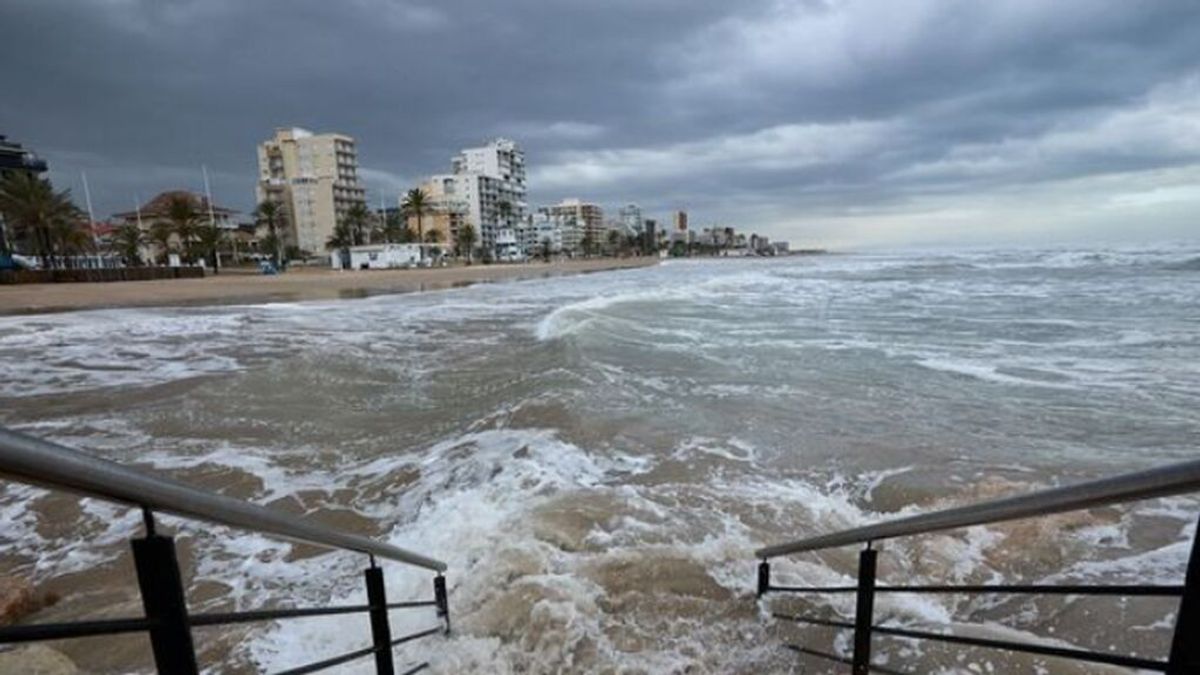 Olas de casi 8 metros y rachas de viento de hasta 80 km/h pondrán hoy en riesgo a Baleares y Gerona