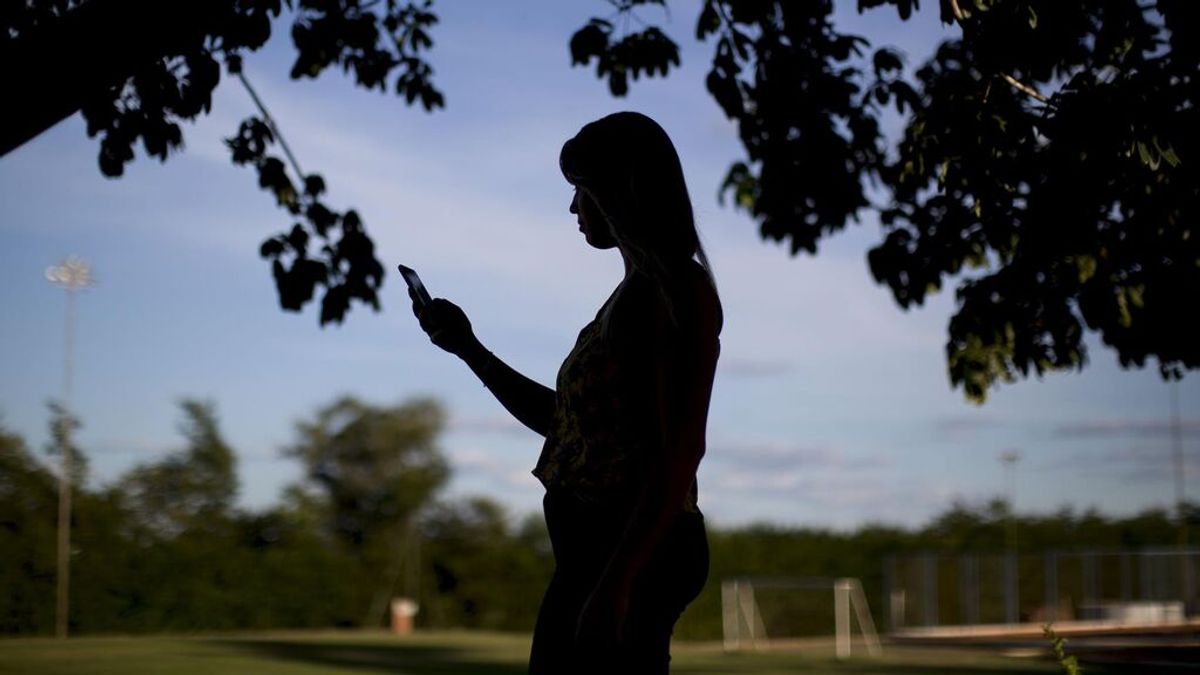 Uno de cada tres adolescentes en España hace un uso "problemático" de Internet y las redes sociales Uno de cada tres adolescentes en España hace un uso "problemático" de Internet y las redes sociales