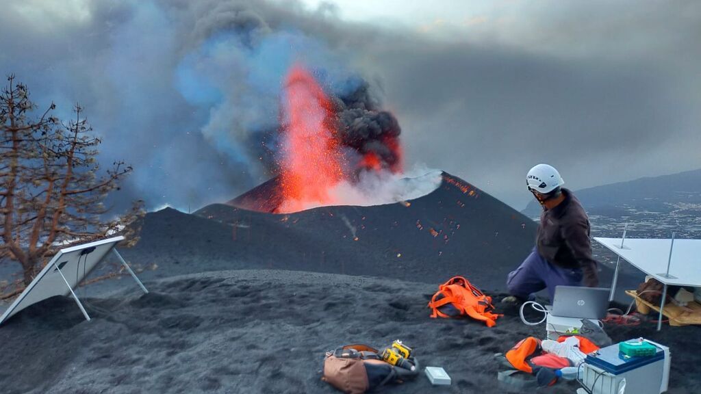 Vigilantes del volcán