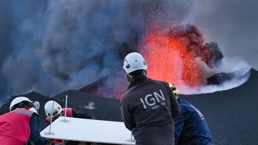 Vigilantes del volcán