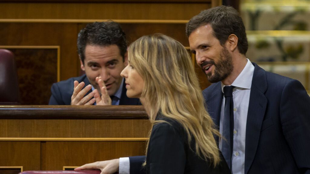 El libro de Álvarez de Toledo:  Casado es un" bienqueda" y García Egea un "déspota" y hace política de "pelotas y peloteo"