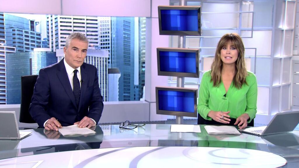 Con David Cantero e Isabel Jiménez Informativos Telecinco 2021 Mediodía 16/11/2021