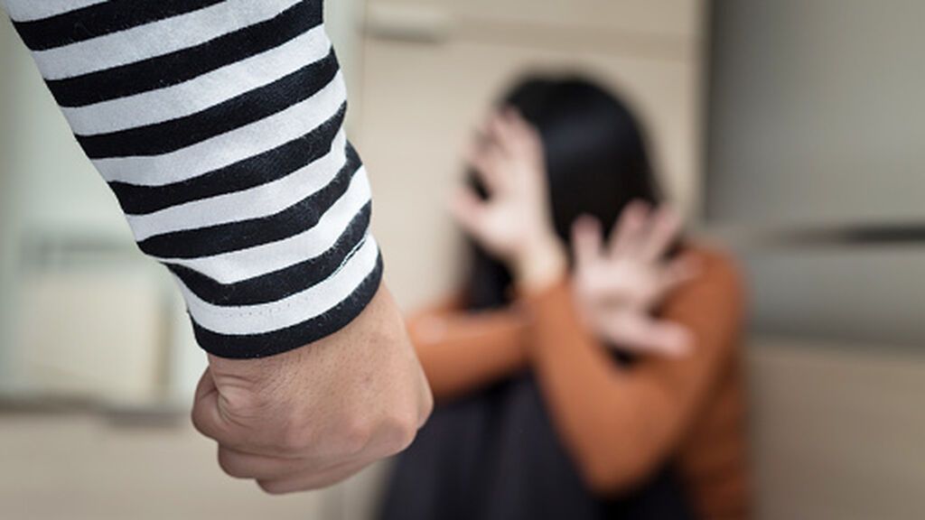 Una mujer se refugia a la carrera en una comisaría de Chipiona (Cádiz) huyendo de su pareja que quería apuñalarla