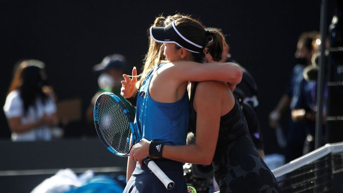 Garbiñe Muguruza se lleva la seminifinal española ante Paula Badosa y luchará por ser 'maestra' del tenis Garbiñe Muguruza se lleva la seminifinal española ante Paula Badosa y luchará por ser 'maestra' del tenis
