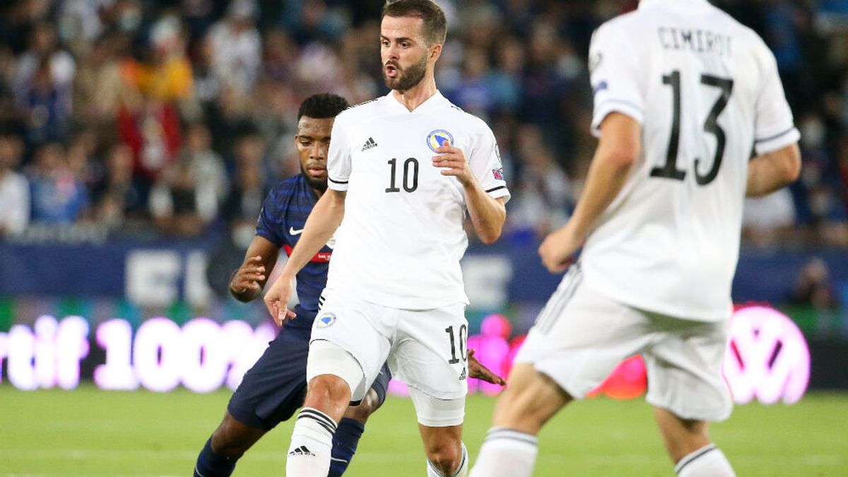 El futbolista Pjanic, expulsado de la selección bosnia por fumar y beber la noche antes de un partido El futbolista Pjanic, expulsado de la selección bosnia por fumar y beber la noche antes de un partido