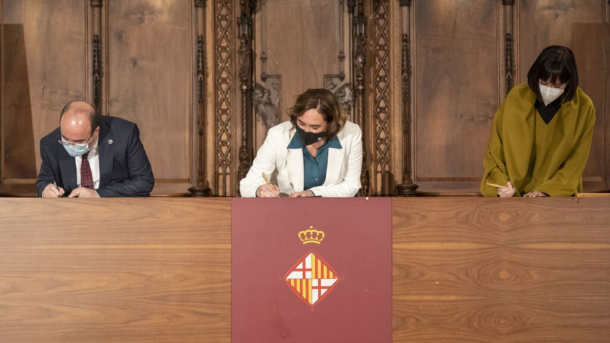 Iceta, Morant y Colau firman el protocolo 'Barcelona, capital cultural y científica' Iceta, Morant y Colau firman el protocolo 'Barcelona, capital cultural y científica'