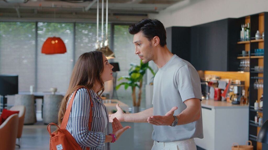 Esra se enfrenta de nuevo a Ozan