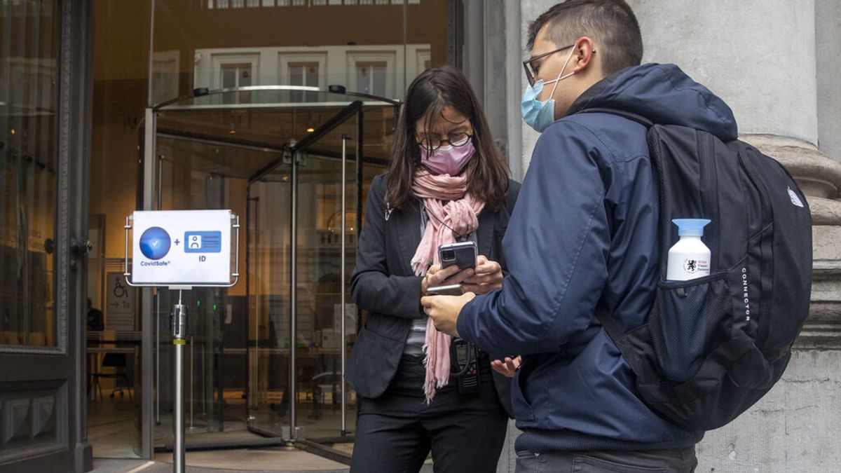 Bélgica vuelve a la mascarilla en interiores y al teletrabajo por el repunte del coronavirus Bélgica vuelve a la mascarilla en interiores y al teletrabajo por el repunte del coronavirus