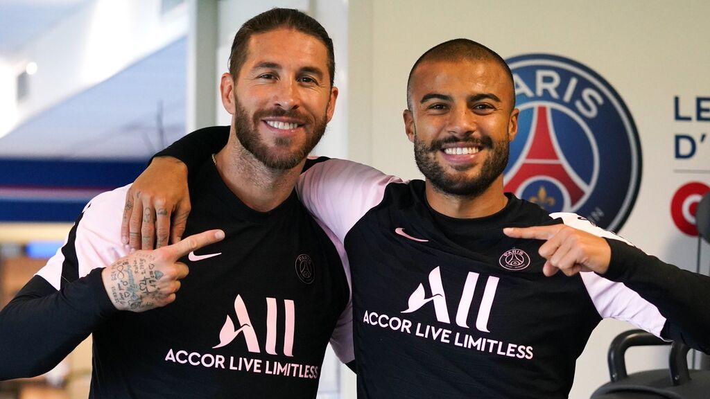 Sergio Ramos, junto a Rafinha en la ciudad deportiva del PSG.