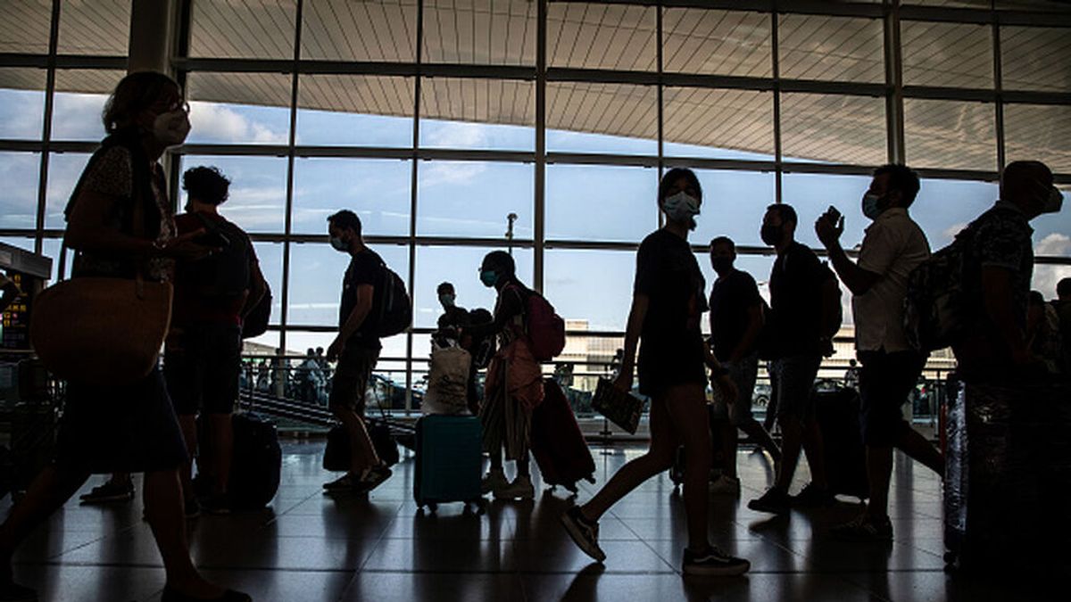 La Policía dispone de hasta 72 horas para comprobar la identidad de los 39 pasajeros que piden asilo en El Prat