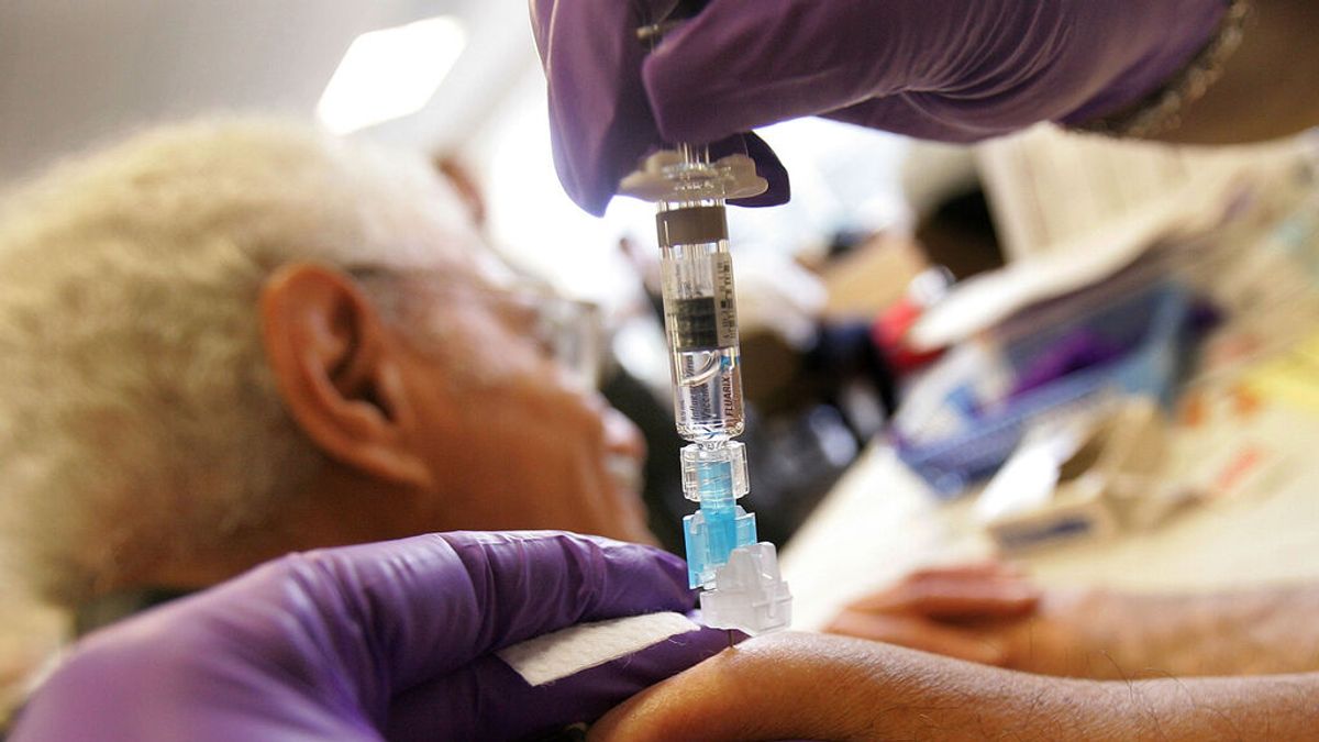 La AEMPS avisa: "Nos vamos a infectar todos" y la vacuna será anual para los mayores