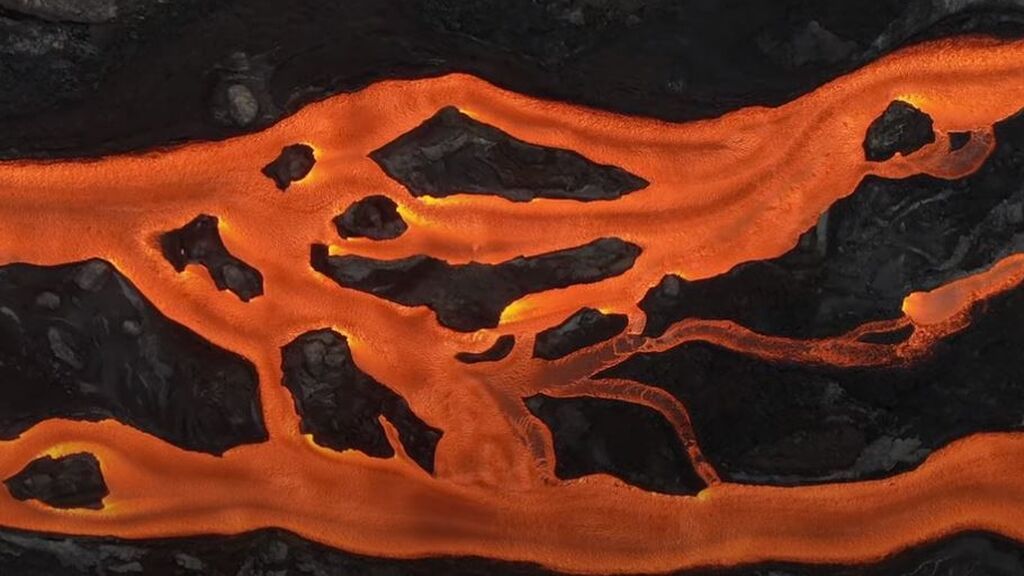 El volcán Cumbre Vieja vuelve a emitir lava "a pleno rendimiento"