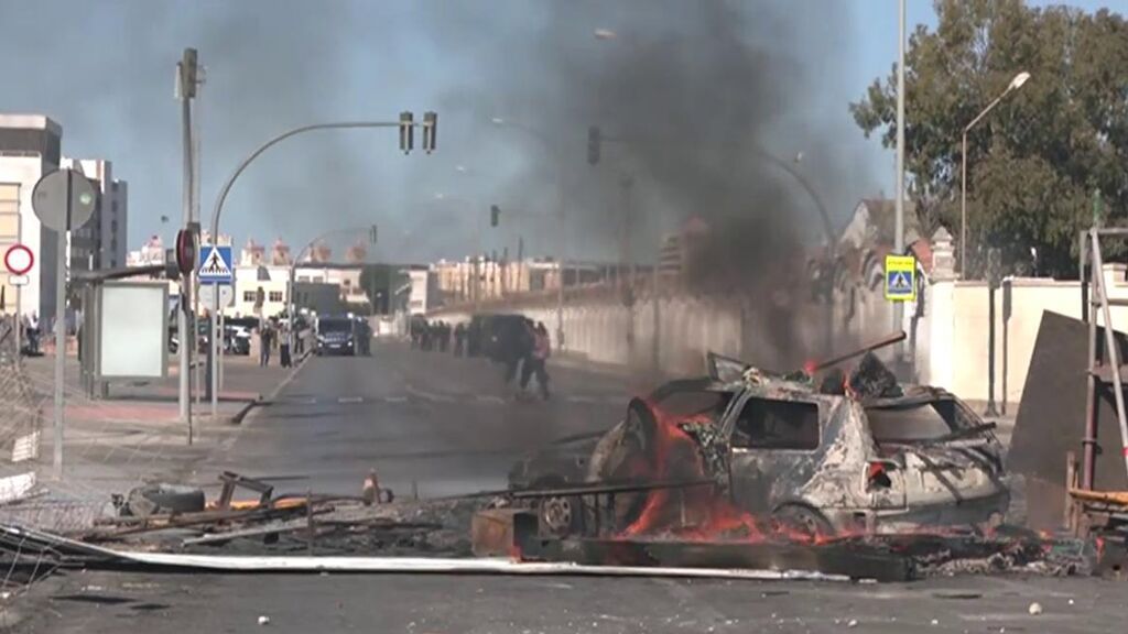 La huelga del metal en Cádiz continúa con barricadas, cortes de tráfico y enfrentamientos