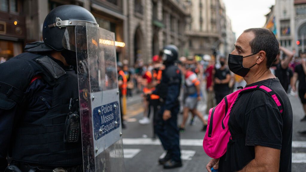 Manifestación frente a la Jefatura de la Policía Nacional en Barcelona