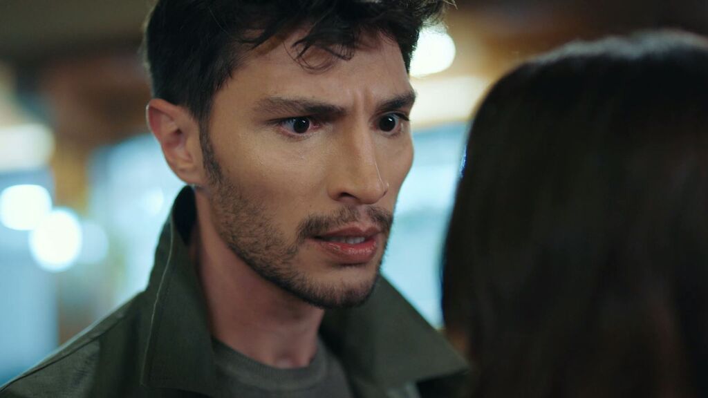 Esra, a punto de revelarle a Ozan su secreto