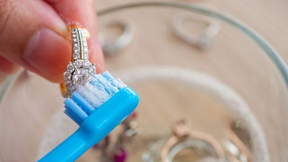 Estas son las claves para limpiar la plata y tus joyas para que parezcan recién compradas: los productos caseros que necesitarás.